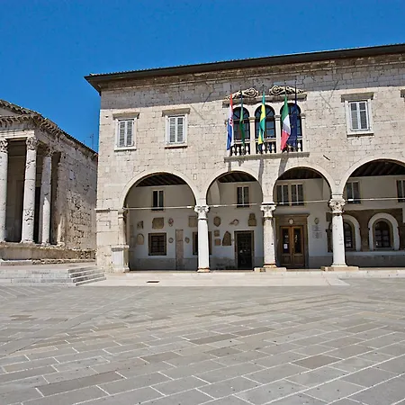 Mare * Pula